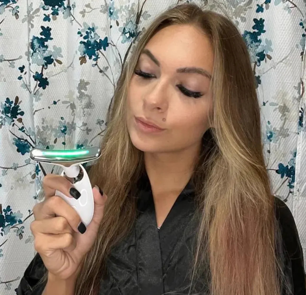 WavGlow Pro: 7-Tone Microcurrent Facial Wand for Non-Surgical Face Lifting & Wrinkle Reduction